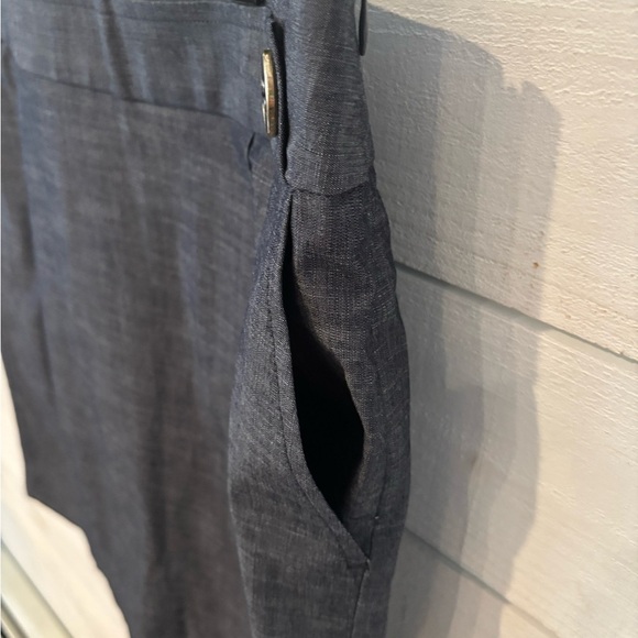 LOFT Ann Taylor Loft Dark Blue
Chambray Skirt Size 10. Pockets and size zip. - Picture 7 of 10